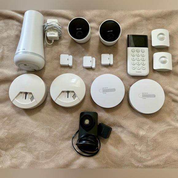 SimpliSafe Complete Security System Gen 2 with original batteries and cables - Picture 1 of 9
